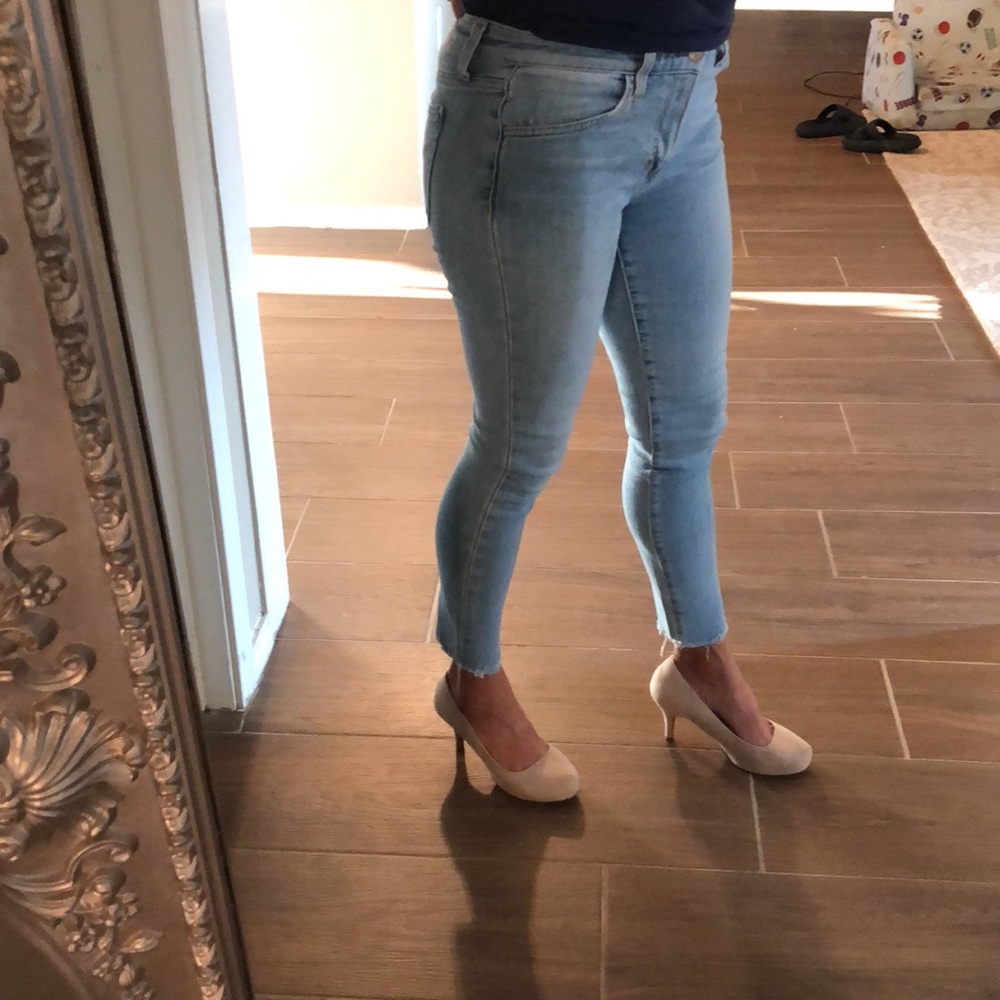 Joe’s light wash jeans size (27)